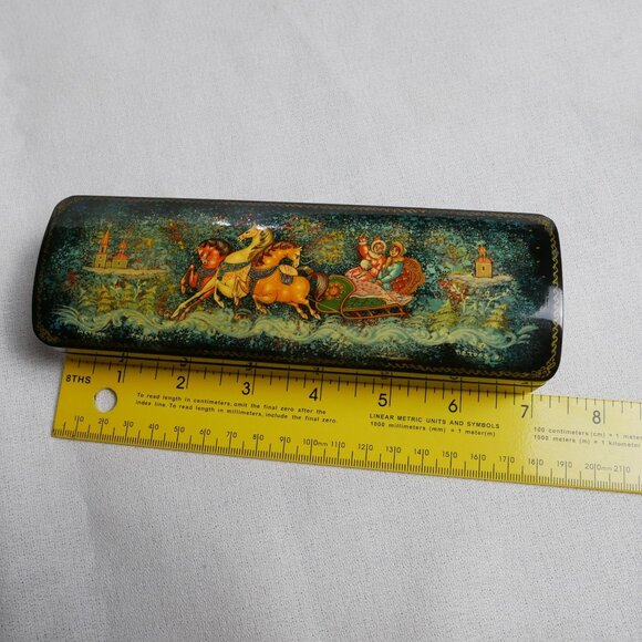 Russian Hand-Painted 7x2 Black Lacquer Box With Troika Scene & Red Interior VTG - Picture 7 of 8